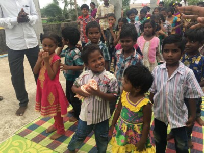 現地の孤児院にて